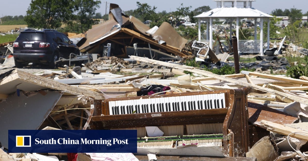 Setidaknya 22 tewas dalam badai akhir pekan yang menghancurkan beberapa negara bagian AS post thumbnail image