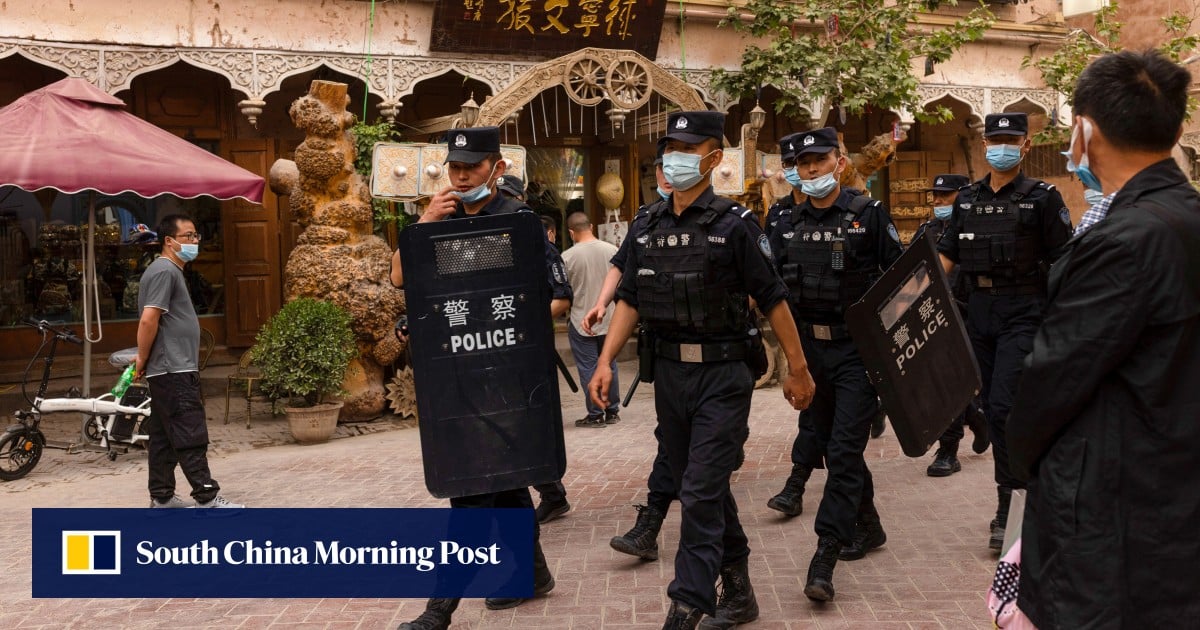 Di Xinjiang, kepala keamanan China menyerukan ‘normalisasi kontraterorisme’ post thumbnail image