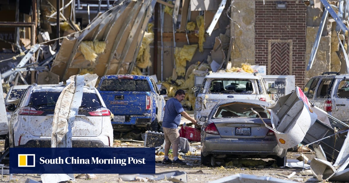 Setidaknya 18 orang tewas akibat badai di Texas, Arkansas, Oklahoma dan Kentucky post thumbnail image