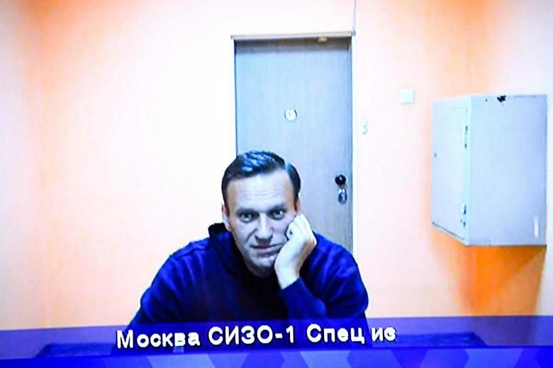 Pengadilan Rusia memutuskan bahwa kritikus Kremlin Navalny harus tetap di penjara post thumbnail image