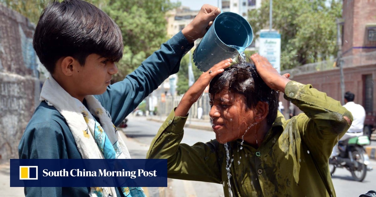 Suhu Pakistan Lewati 52 Derajat Celcius di Tengah Gelombang Panas Asia: ‘Panas Telah Membuat Kami Sangat Tidak Nyaman’ post thumbnail image