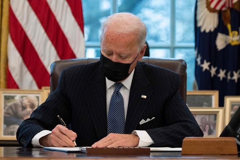 Biden menandatangani tindakan besar-besaran untuk memerangi perubahan iklim post thumbnail image