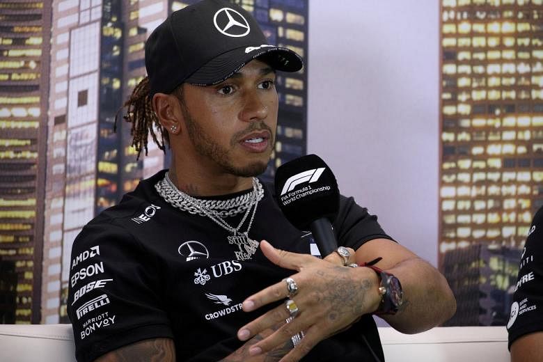 Formula Satu: Lewis Hamilton mengutuk komentar rasisme ‘bodoh’ Bernie Ecclestone post thumbnail image