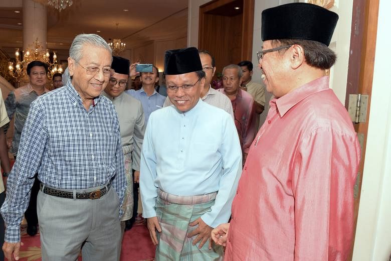 Pria yang didukung Mahathir: Kepala Sabah Shafie Apdal post thumbnail image