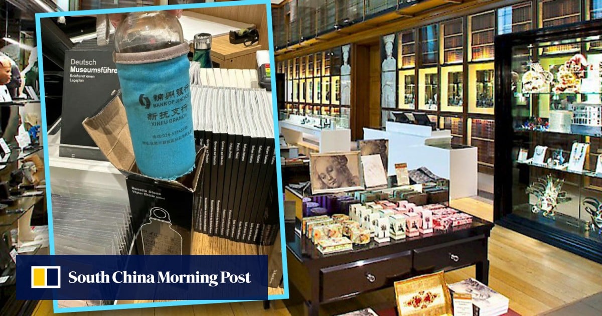 Turis China yang ‘menjijikkan’ menukar botol air bekas dengan termos suvenir baru di British Museum, membuat marah media sosial daratan post thumbnail image